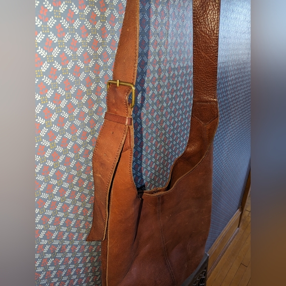 Women's Duluth Trading Leather Sling Purse - Picture 6 of 6